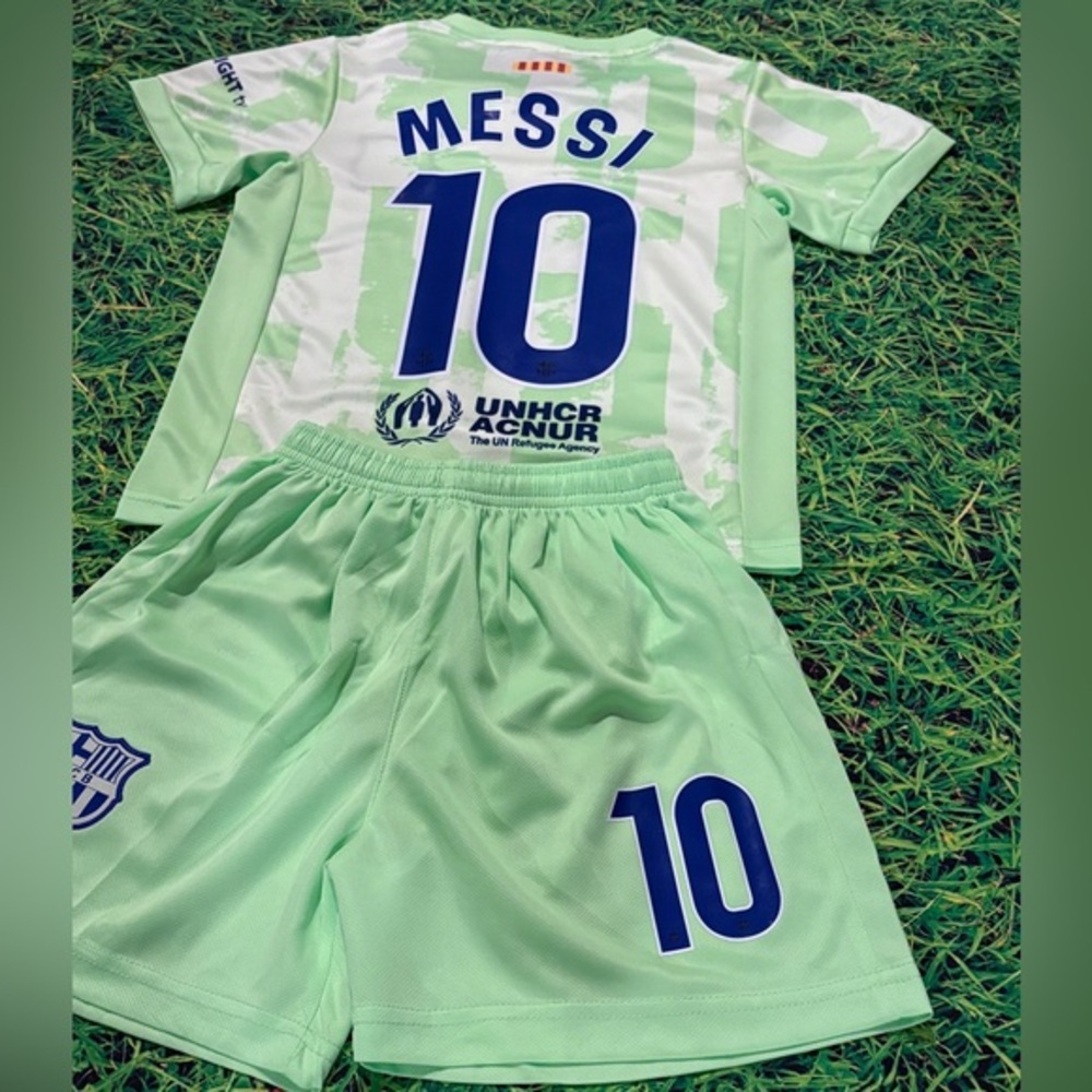 MESSI 10 YOUTH EXTRA LARGE 30
 BARCELONA SOCCER JERSEY SET - SIZE 30